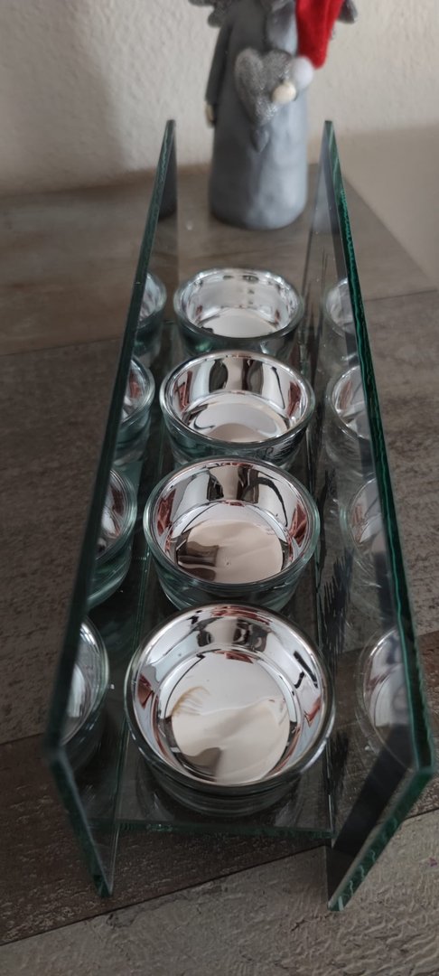 Dekorativer Teelichthalter aus Glas (215)